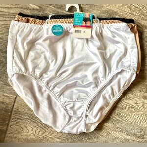 New 3 pairs of Vanity Fair Undershapers Brief Panties Size 4XL/11 or 5XL/12